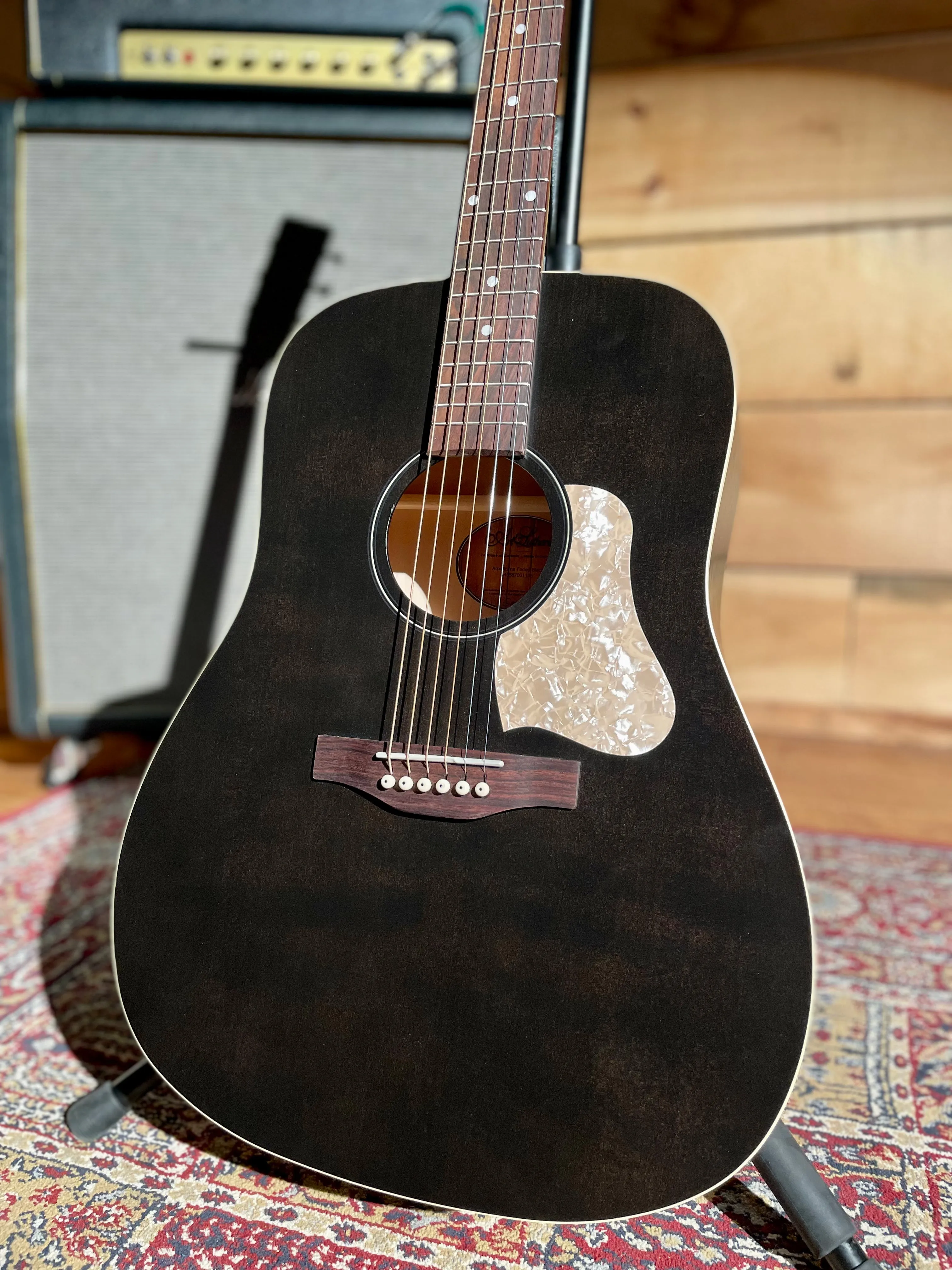 Art & Lutherie Americana, Faded Black