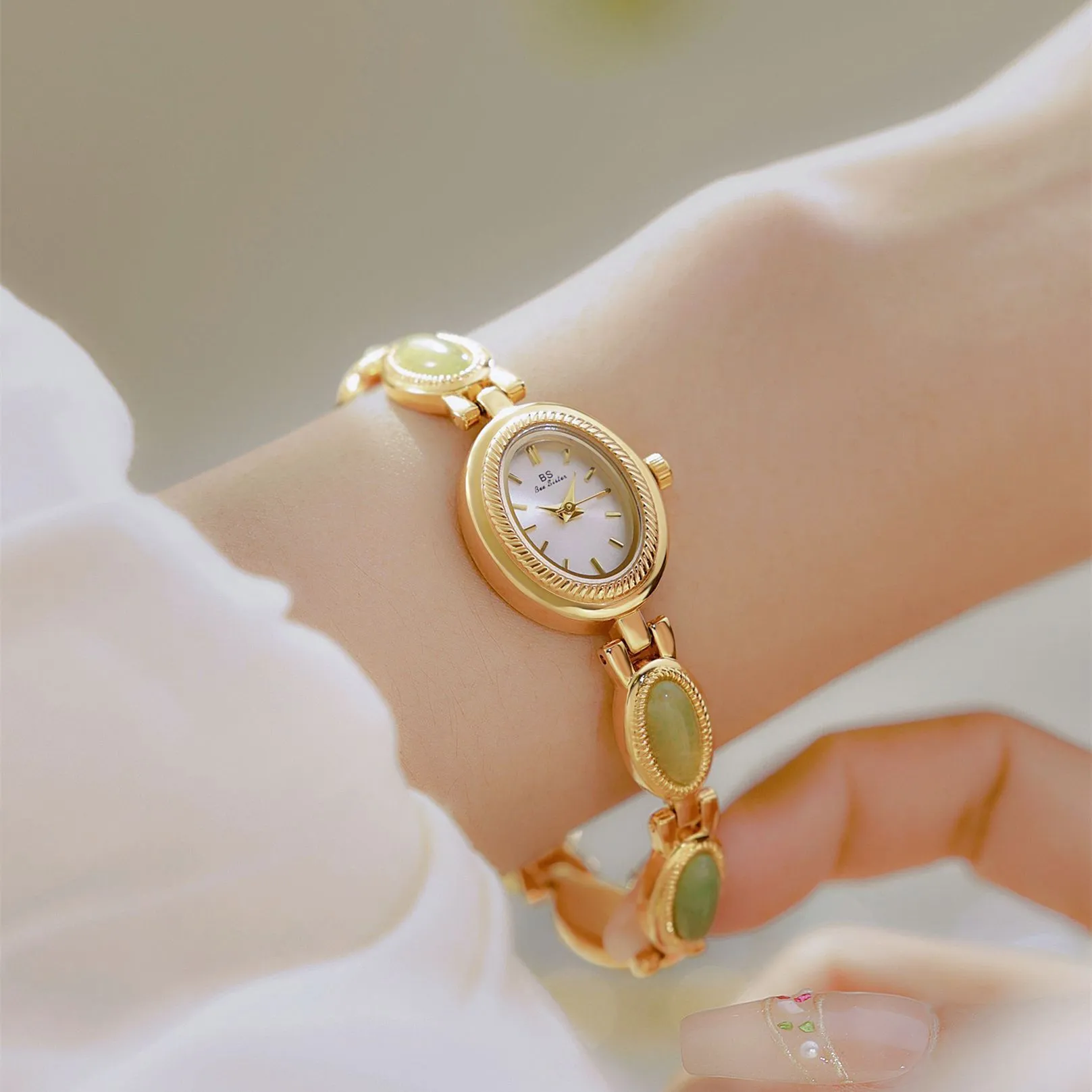 Elegant Women's Retro Jade Bracelet Watch - Luxury Waterproof Quartz Timepiece with Advanced Chain Design