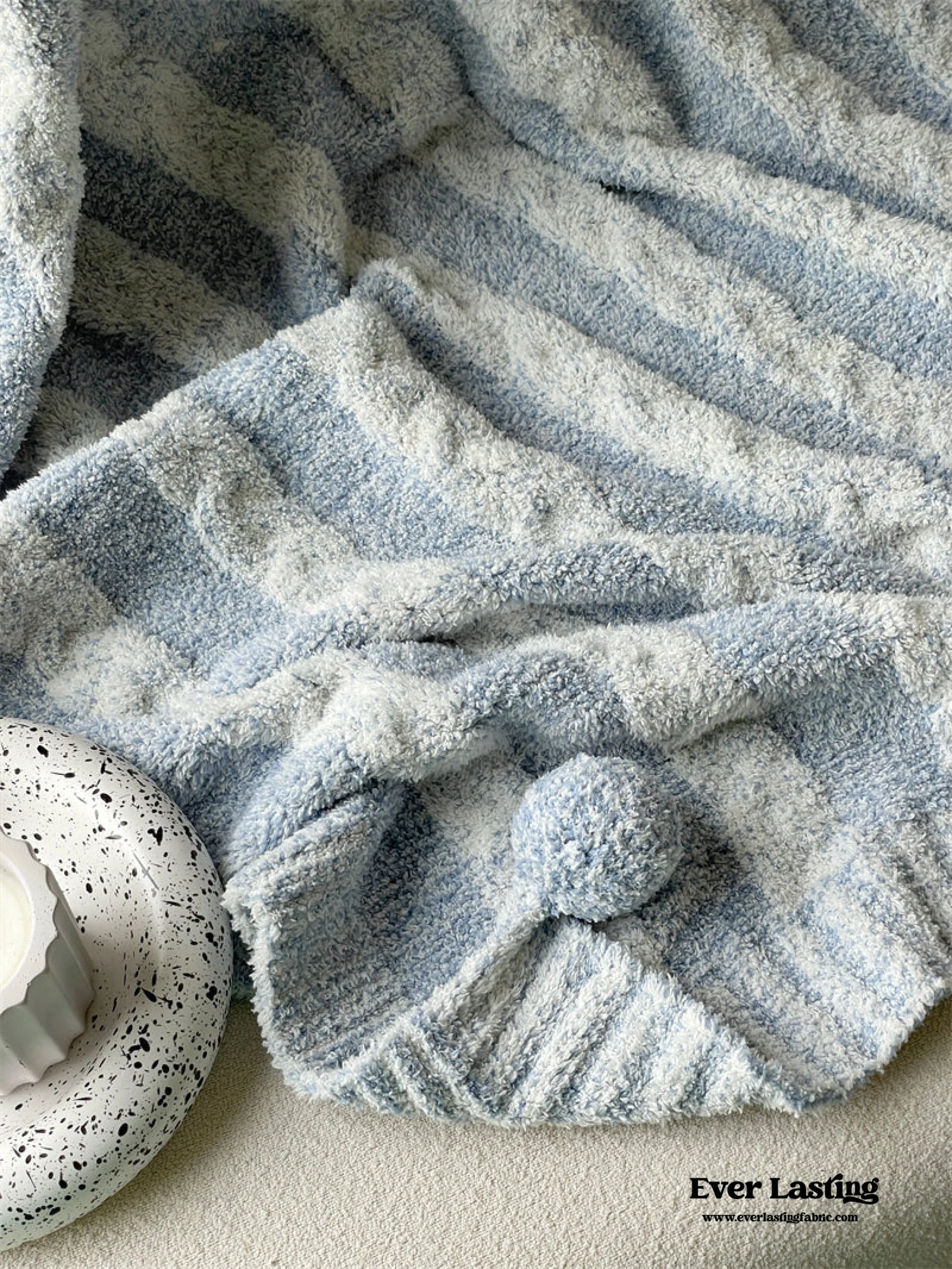 Striped Pom Pom Fluffy Blanket / Blue   White