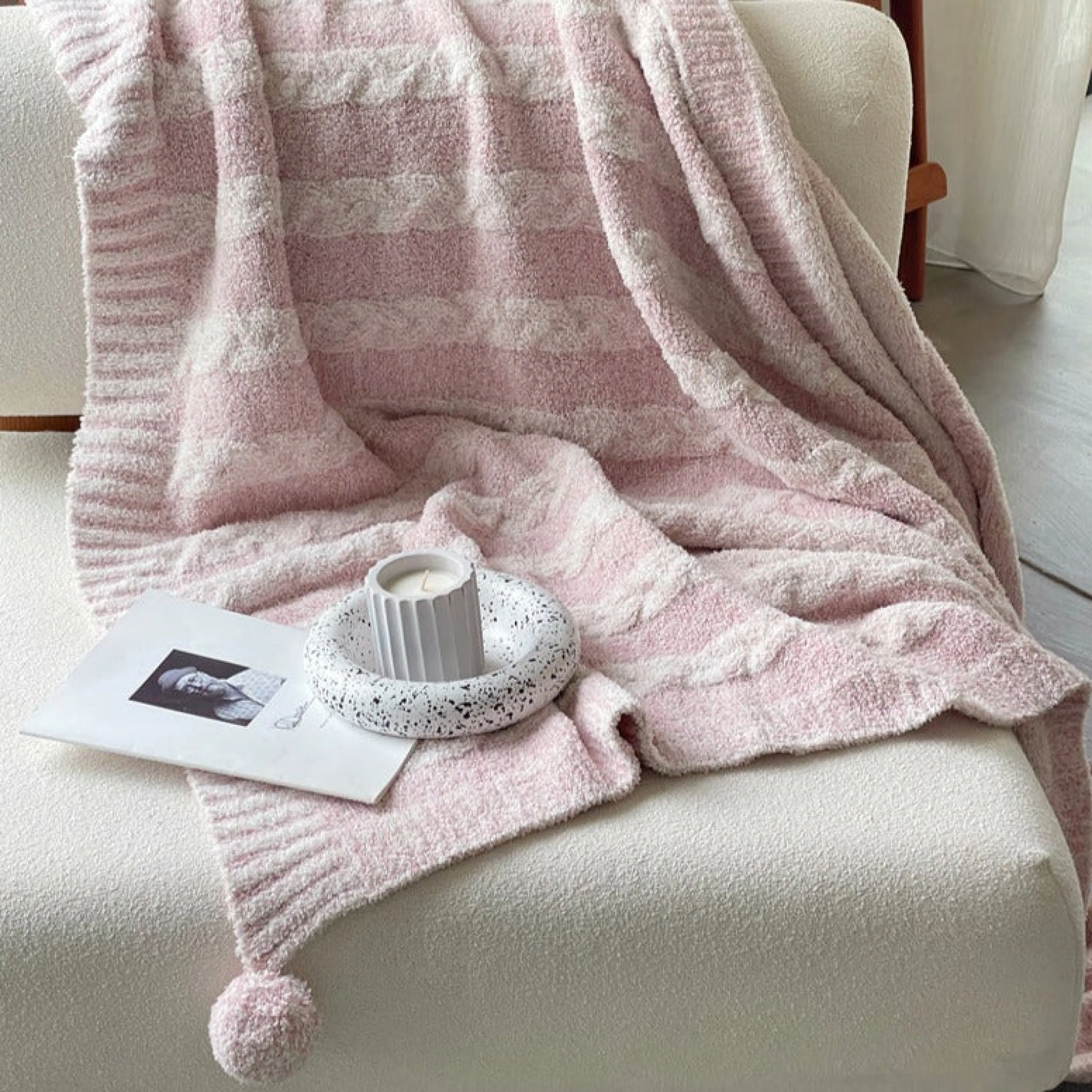 Striped Pom Pom Fluffy Blanket / Blue   White